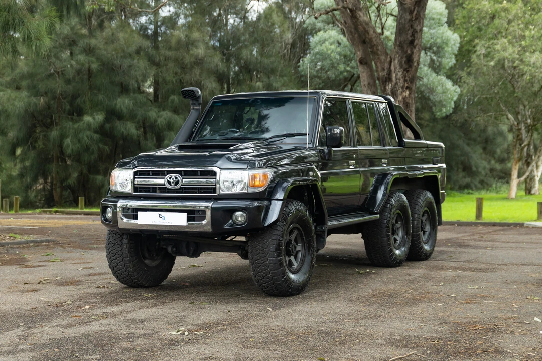 2014 Toyota J70 Land Cruiser - Image 16 of 31