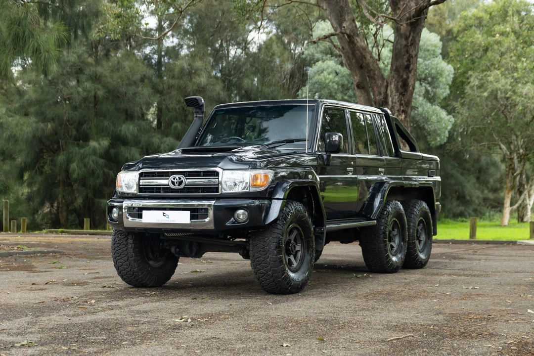 2014 Toyota J70 Land Cruiser - Image 9 of 31