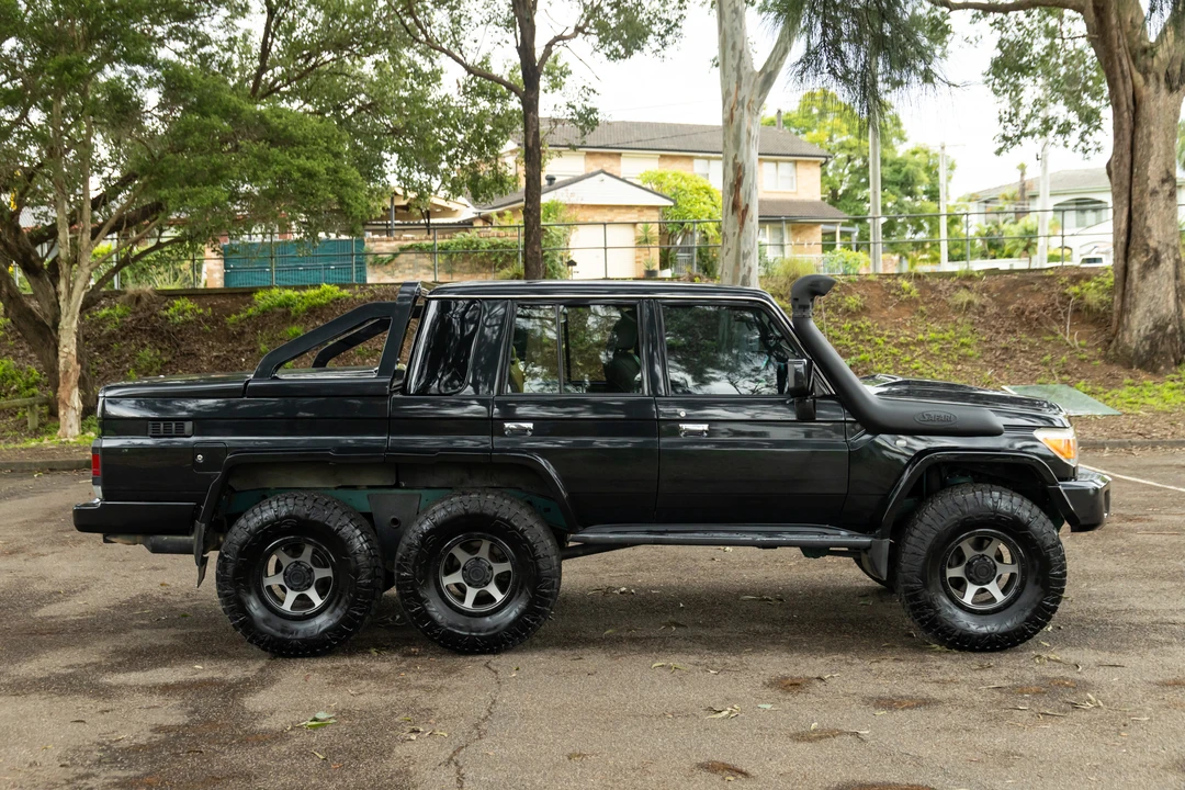 2014 Toyota J70 Land Cruiser - Image 4 of 31
