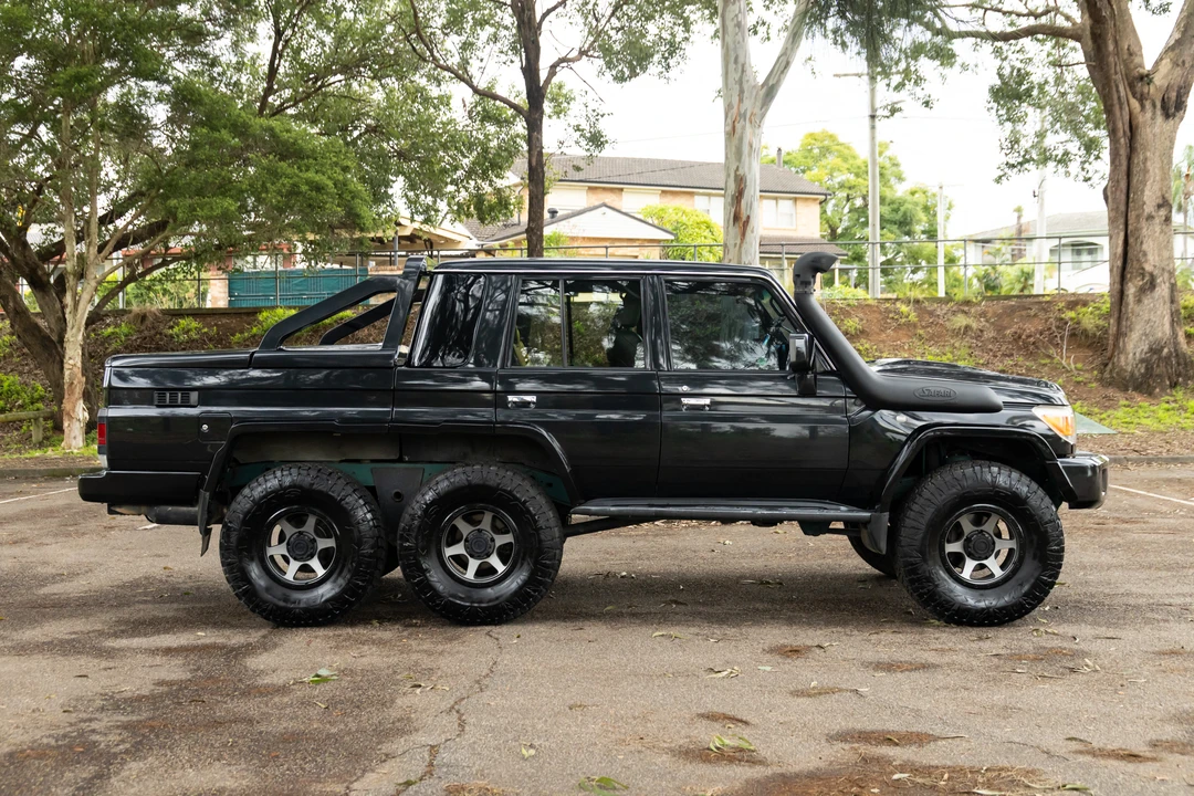 2014 Toyota J70 Land Cruiser - Image 12 of 31