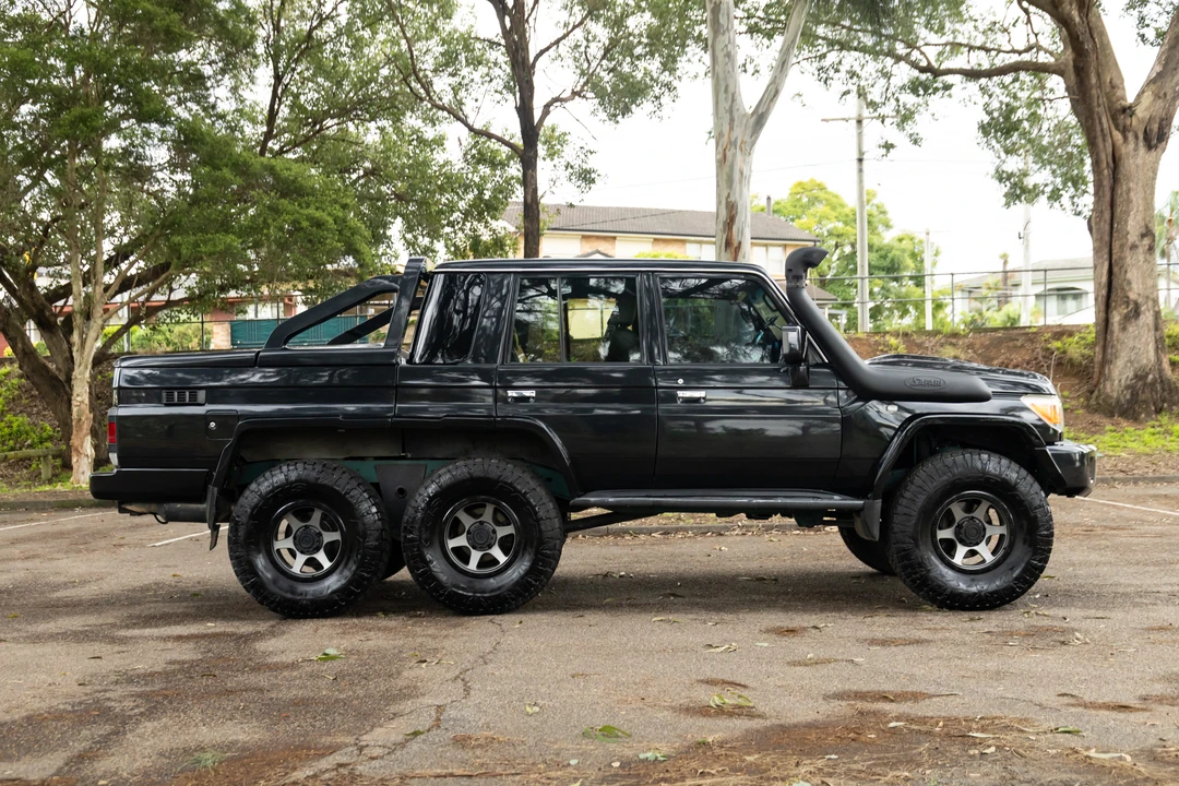 2014 Toyota J70 Land Cruiser - Image 18 of 31