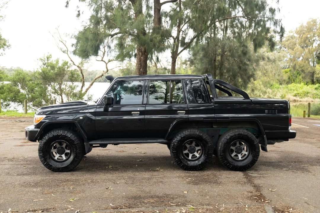 2014 Toyota J70 Land Cruiser - Image 19 of 31