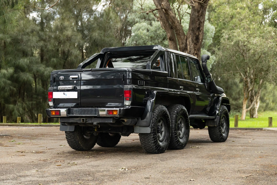 2014 Toyota J70 Land Cruiser - Image 5 of 31