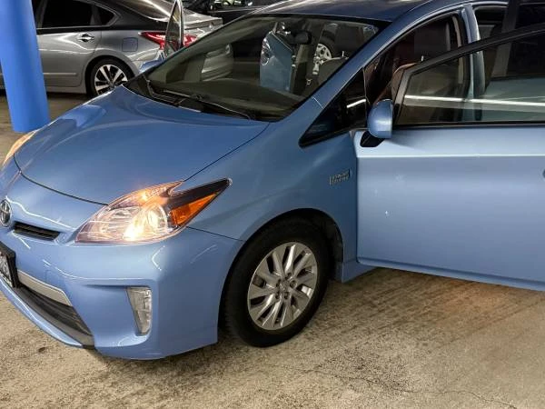 2014 Toyota Prius 3rd Gen - Image 9 of 21