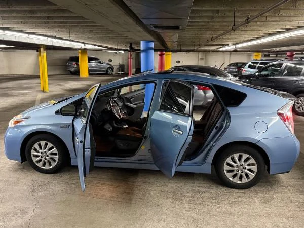 2014 Toyota Prius 3rd Gen - Image 10 of 21
