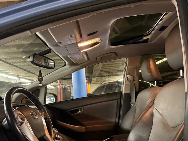 2014 Toyota Prius 3rd Gen - Image 18 of 21