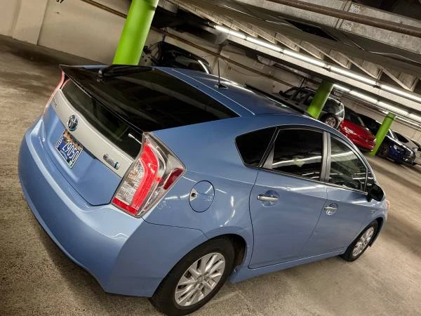 2014 Toyota Prius 3rd Gen - Image 12 of 21