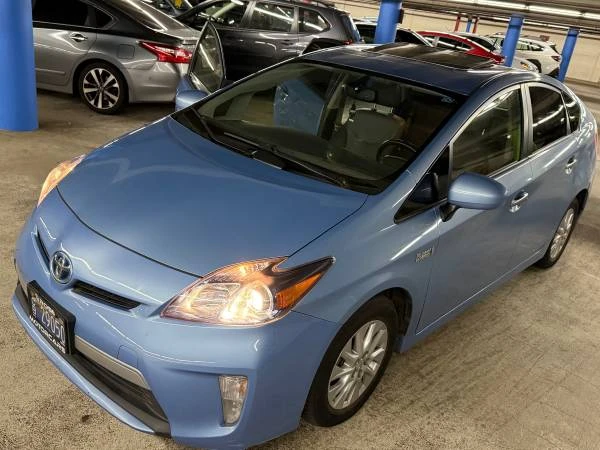 2014 Toyota Prius 3rd Gen - Image 4 of 21