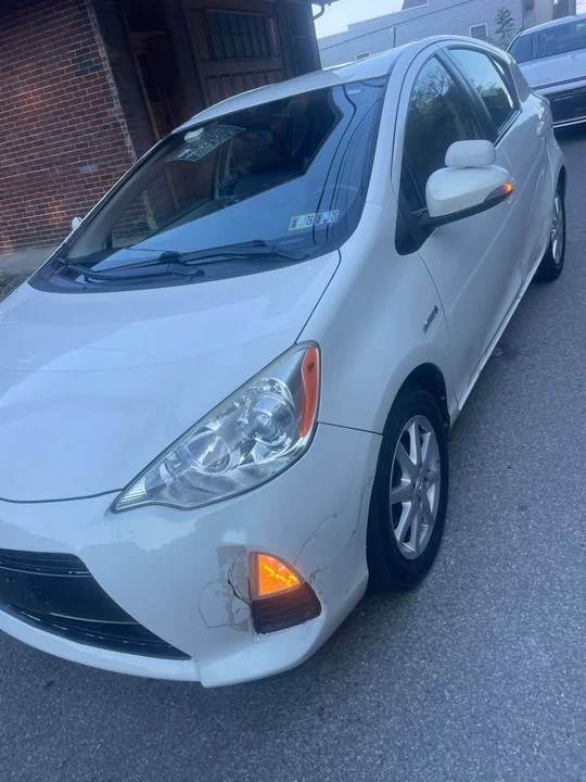 2014 Toyota Prius 3rd Gen - Image 3 of 11