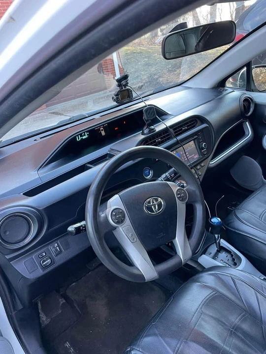 2014 Toyota Prius 3rd Gen - Image 9 of 11