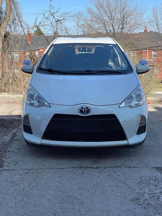 2014 Toyota Prius 3rd Gen - Image 8 of 11