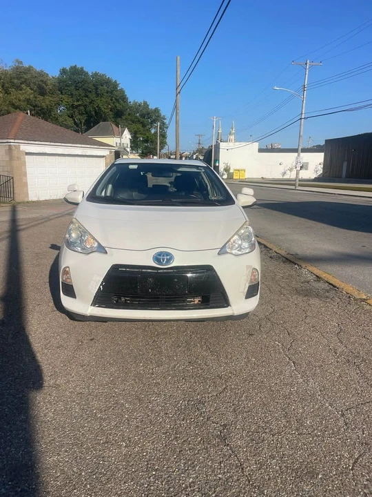 2014 Toyota Prius 3rd Gen - Image 6 of 11