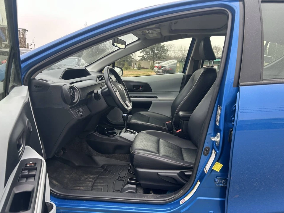 2014 Toyota Prius - Image 19 of 21