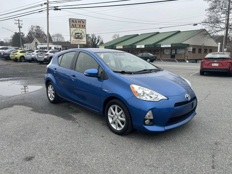 2014 Toyota Prius 3rd Gen - Image 3 of 21