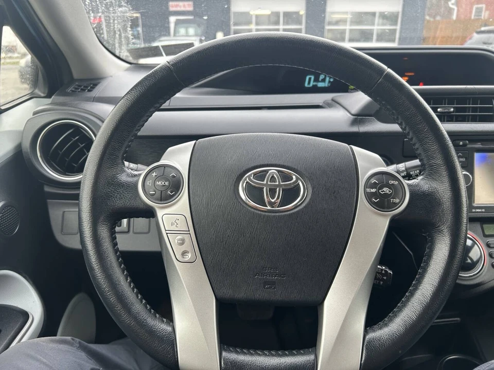 2014 Toyota Prius - Image 10 of 21