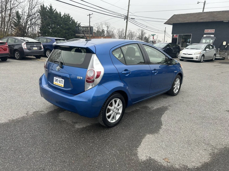 2014 Toyota Prius 3rd Gen - Image 5 of 21