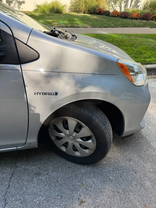 2014 Toyota Prius 3rd Gen - Image 6 of 11