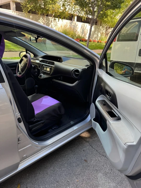 2014 Toyota Prius 3rd Gen - Image 4 of 11