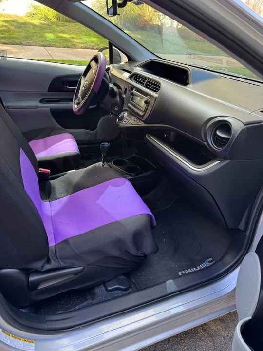 2014 Toyota Prius 3rd Gen - Image 5 of 11