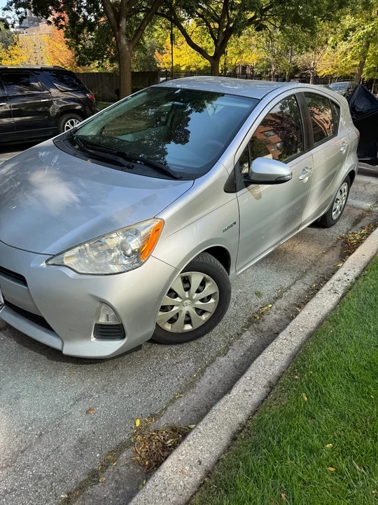 2014 Toyota Prius 3rd Gen - Image 8 of 11