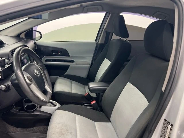 2014 Toyota Prius 3rd Gen - Image 6 of 7