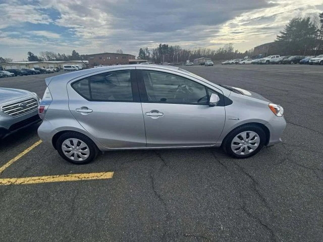 2014 Toyota Prius 3rd Gen - Image 4 of 9