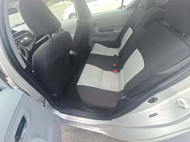 2014 Toyota Prius 3rd Gen - Image 7 of 9