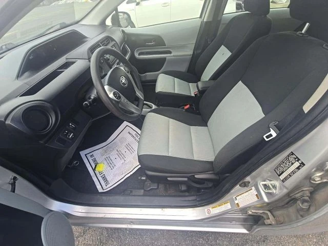 2014 Toyota Prius 3rd Gen - Image 5 of 9