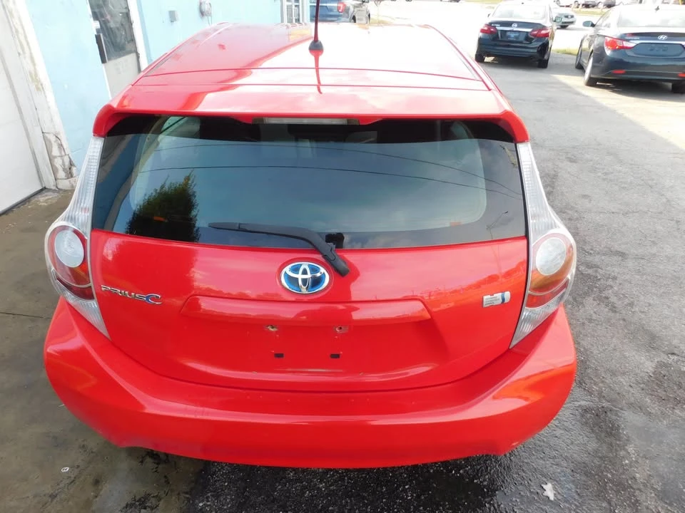 2014 Toyota Prius - Image 6 of 19
