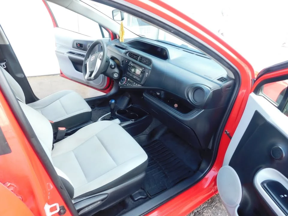 2014 Toyota Prius - Image 13 of 19