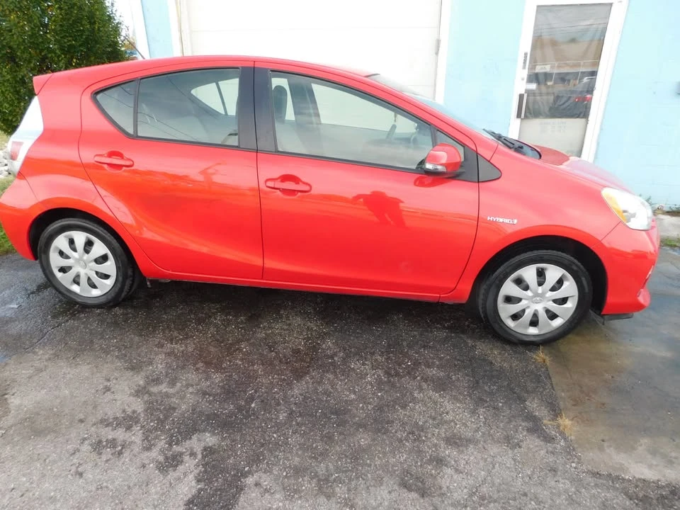 2014 Toyota Prius - Image 4 of 19
