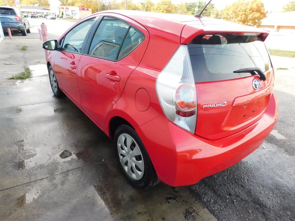 2014 Toyota Prius - Image 7 of 19