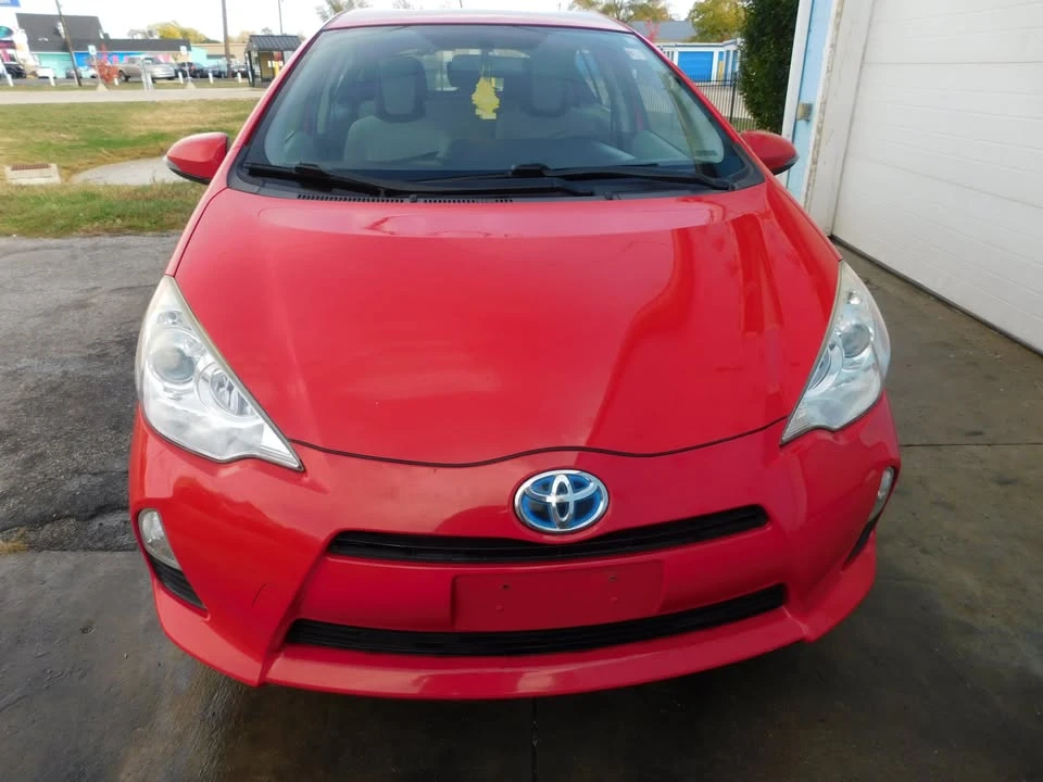 2014 Toyota Prius - Image 2 of 19