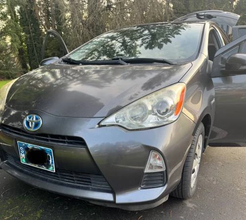 2014 Toyota Prius 3rd Gen - Image 9 of 16