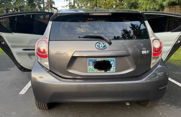 2014 Toyota Prius 3rd Gen - Image 7 of 16
