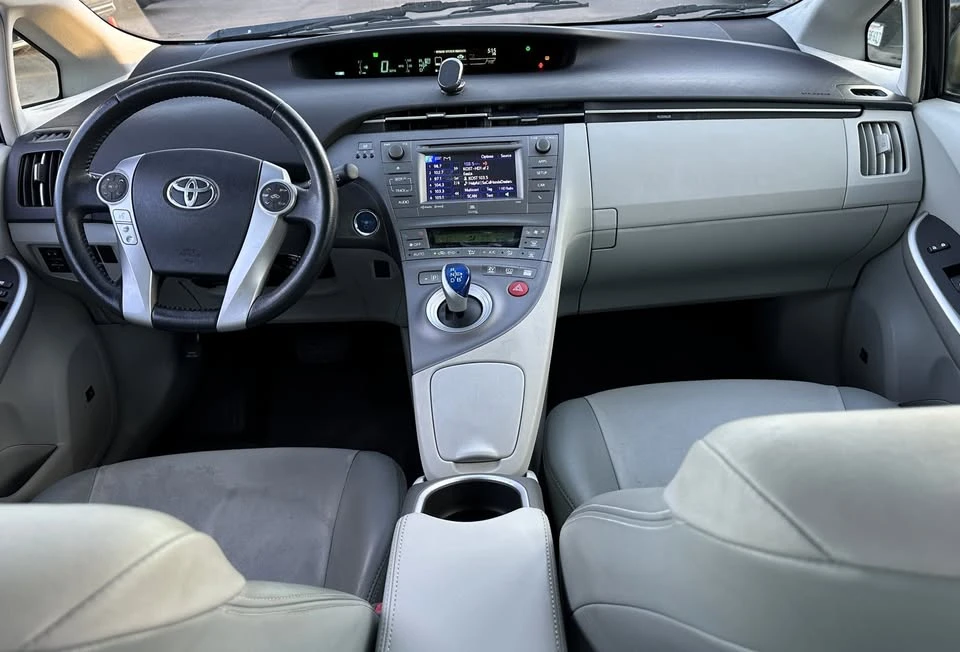 2014 Toyota Prius 3rd Gen - Image 13 of 17