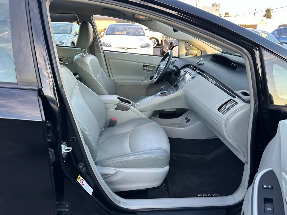2014 Toyota Prius 3rd Gen - Image 11 of 17