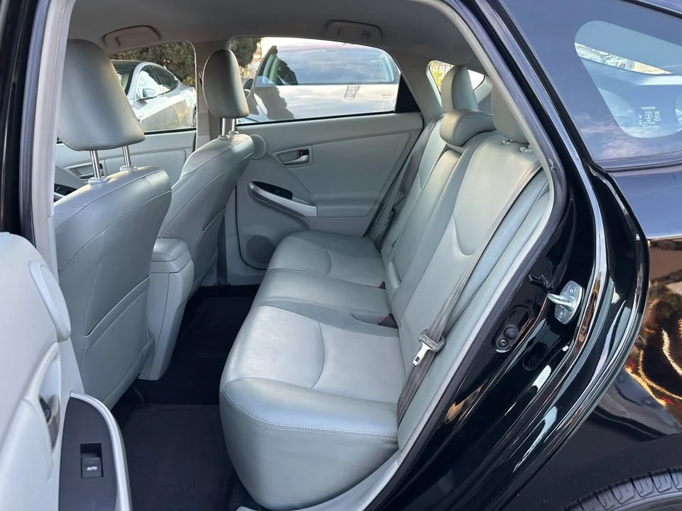 2014 Toyota Prius 3rd Gen - Image 7 of 17