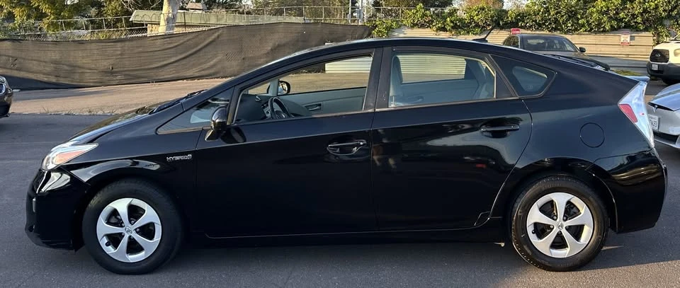 2014 Toyota Prius 3rd Gen - Image 5 of 17