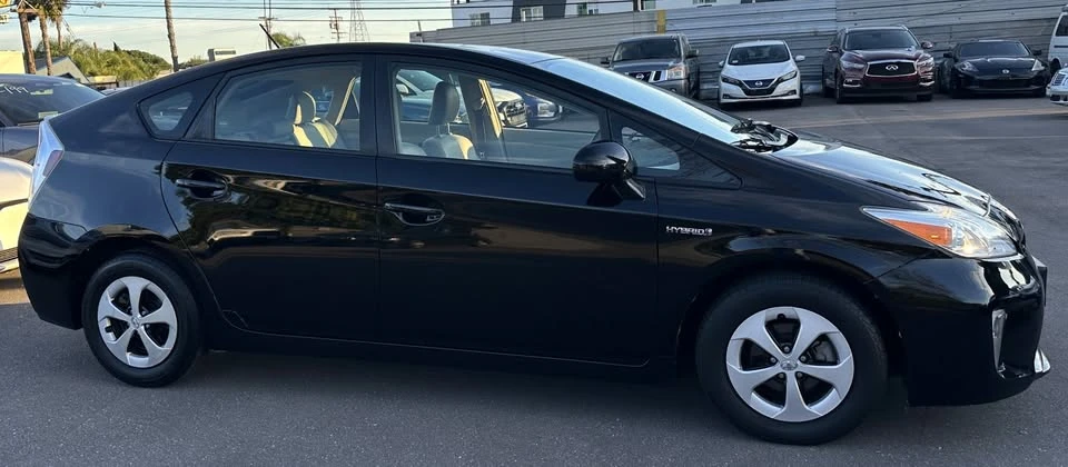 2014 Toyota Prius 3rd Gen - Image 4 of 17