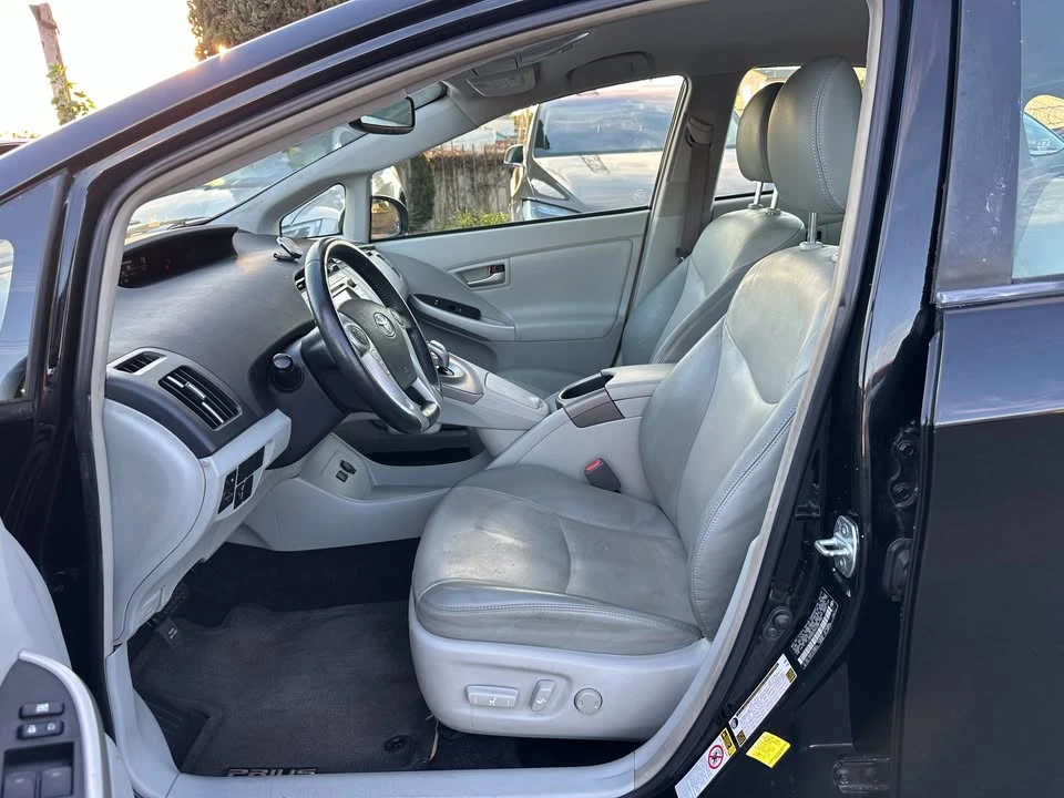 2014 Toyota Prius 3rd Gen - Image 6 of 17