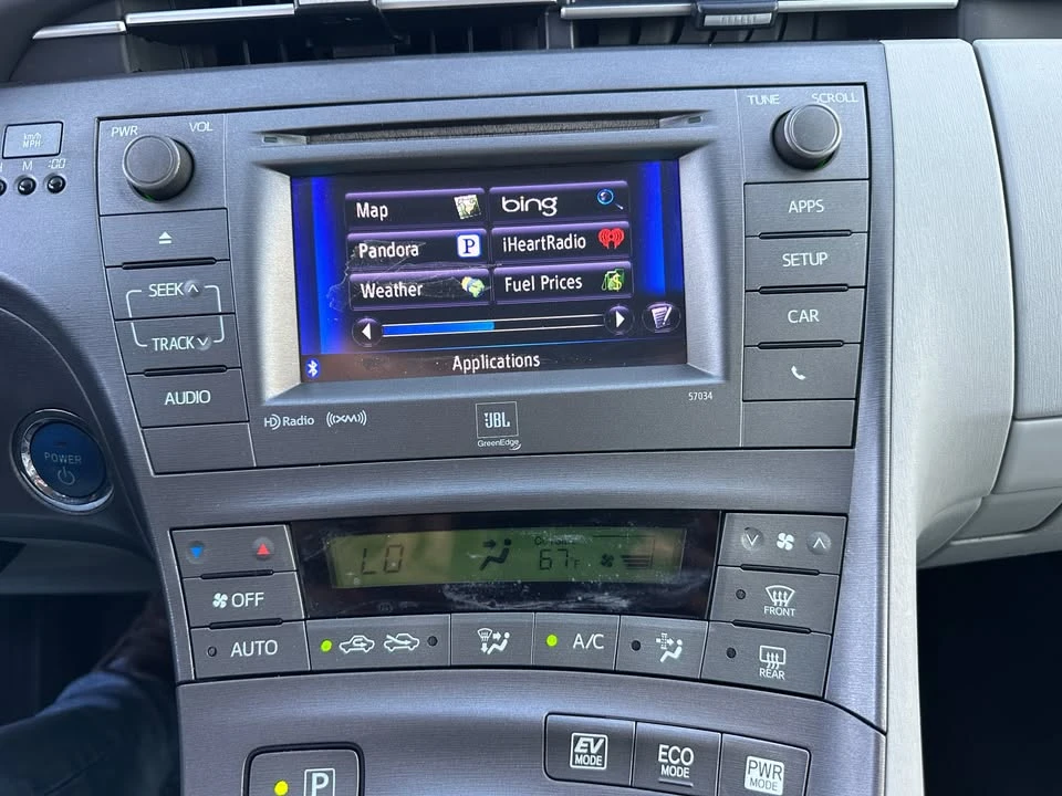2014 Toyota Prius 3rd Gen - Image 16 of 17