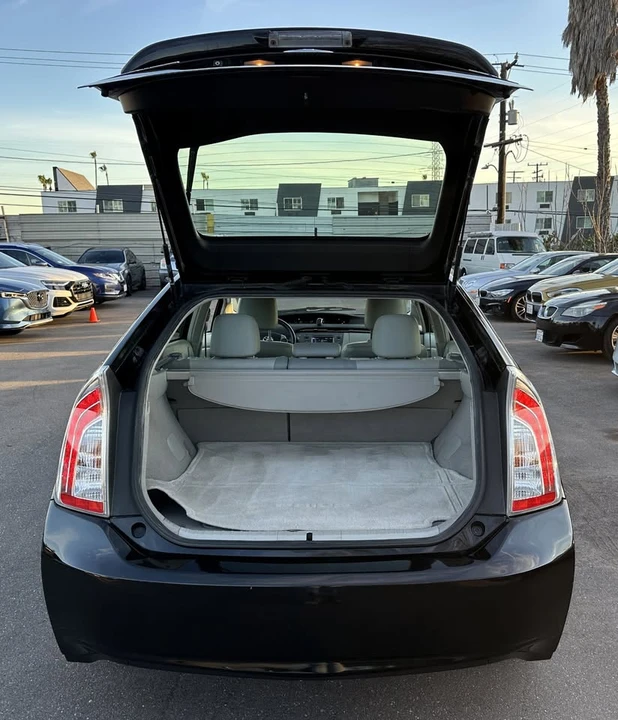 2014 Toyota Prius 3rd Gen - Image 8 of 17