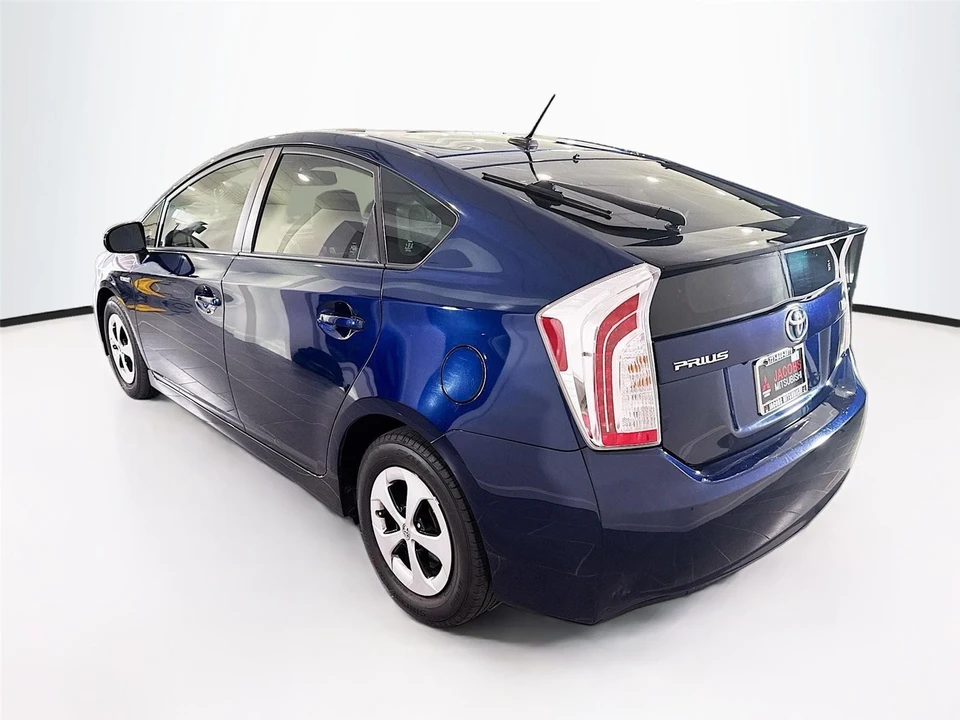 2014 Toyota Prius 3rd Gen - Image 3 of 16