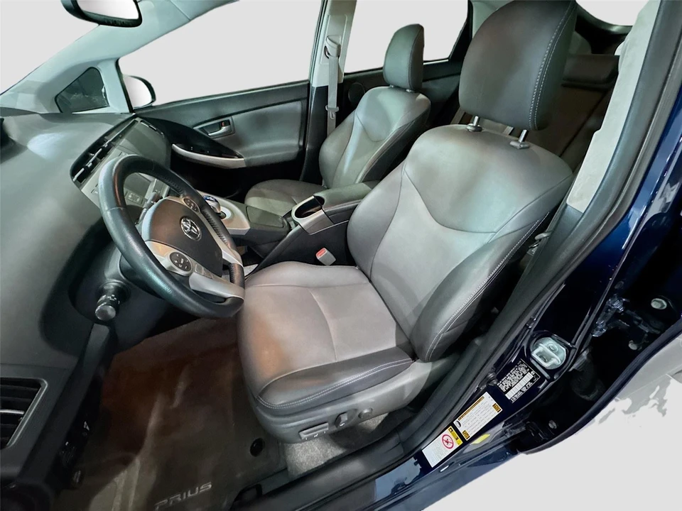 2014 Toyota Prius 3rd Gen - Image 10 of 16