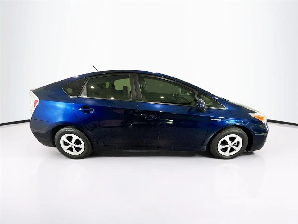 2014 Toyota Prius 3rd Gen - Image 6 of 16