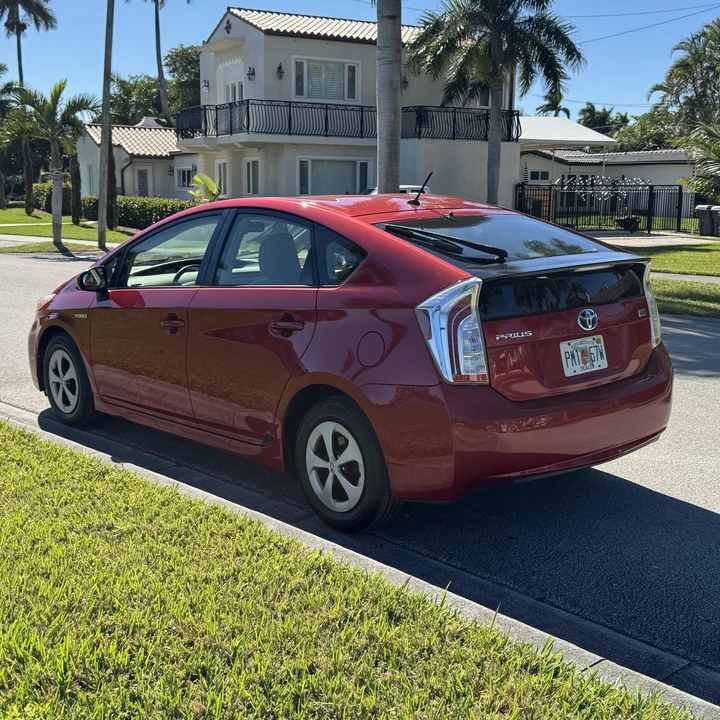 2014 Toyota Prius 3rd Gen - Image 8 of 21