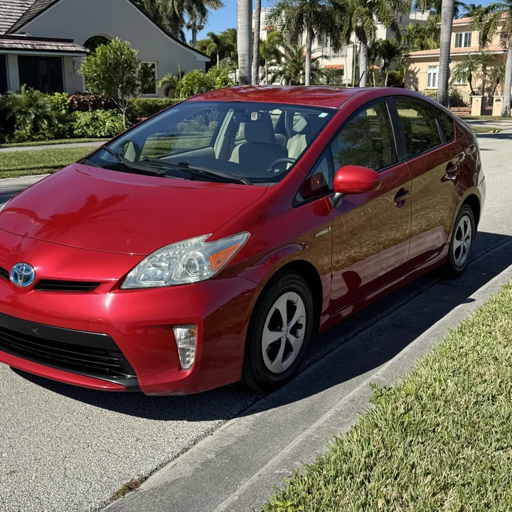 2014 Toyota Prius 3rd Gen - Image 5 of 21