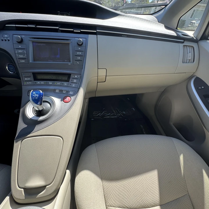 2014 Toyota Prius 3rd Gen - Image 19 of 21