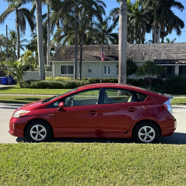 2014 Toyota Prius 3rd Gen - Image 7 of 21